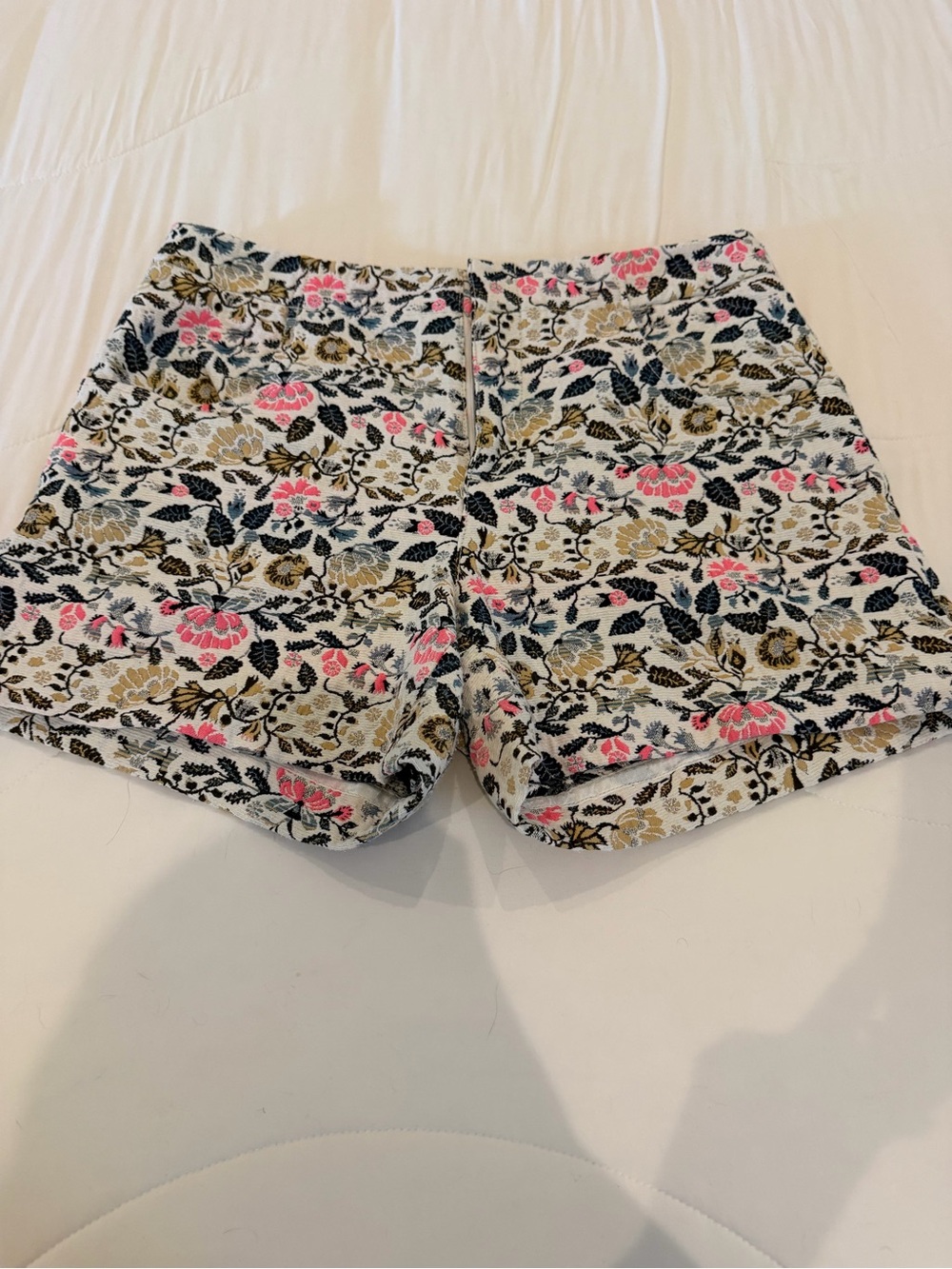 Cartonnier High-Rise Floral Jacquard Shorts in White, Pink, Gold